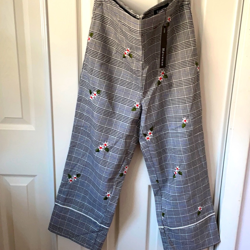 Reverse high waisted Capri sz med